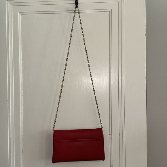 Deep‎ red Miztique faux leather crossbody purse with gold chain - Picture 5 of 8